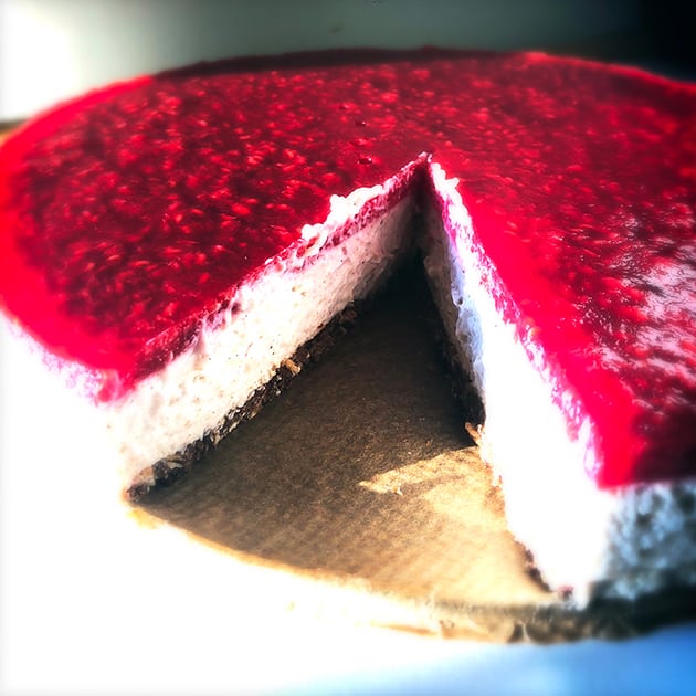 Koldskåls cheesecake med hindbærtopping (uden tilsat sukker)