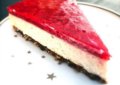 Koldskåls cheesecake med hindbærtopping